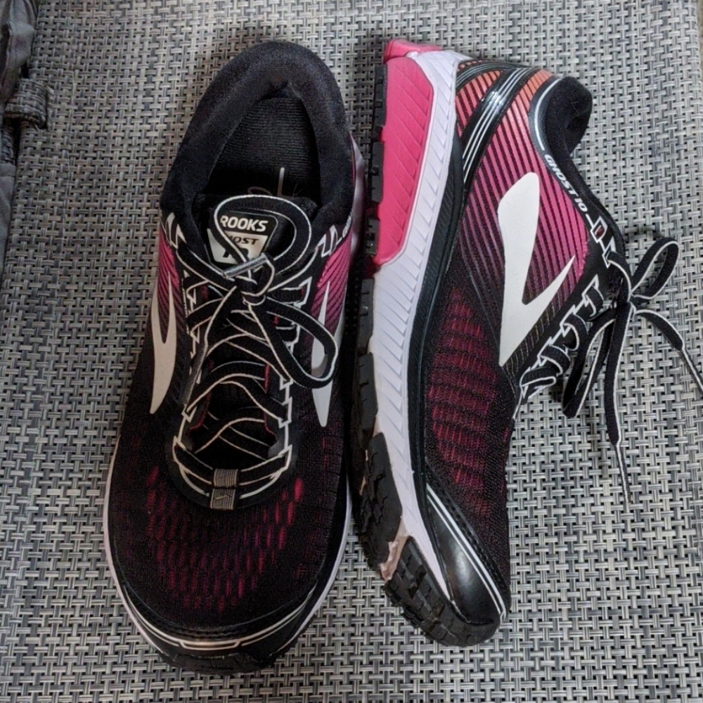 Brooks ghost 10 running shoes